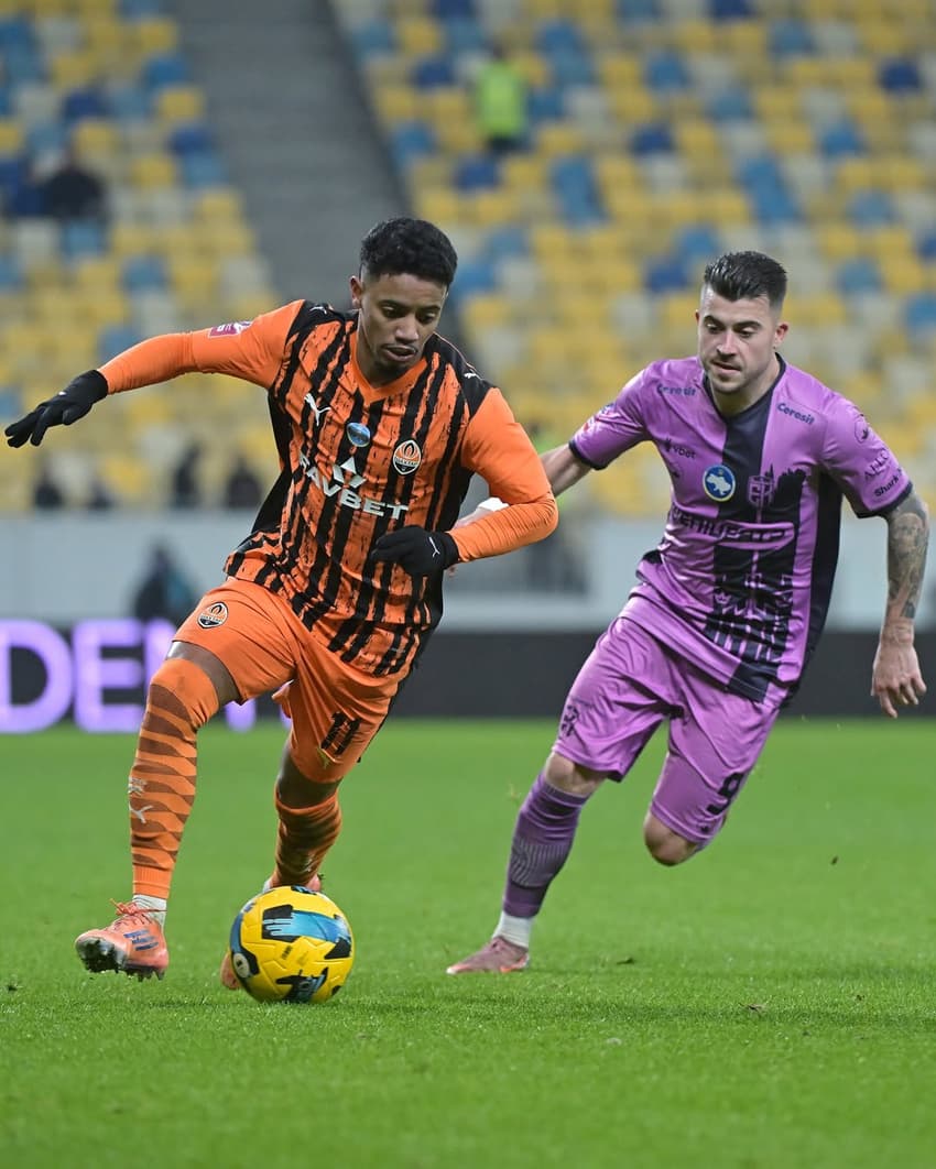 Newerton em ação pelo Shakhtar Donetsk (Foto: Divulgação/Shakhtar Donetsk)