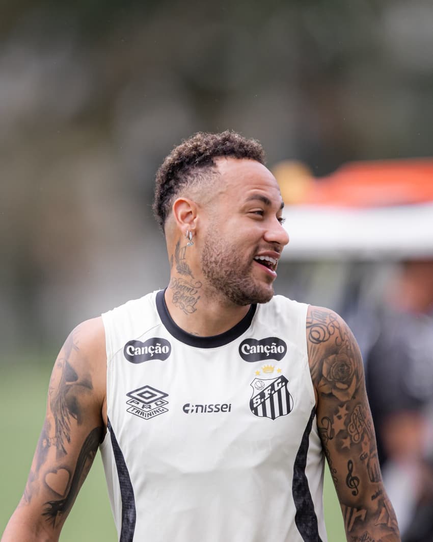 Neymar em treino do Santos no CT Rei Pelé