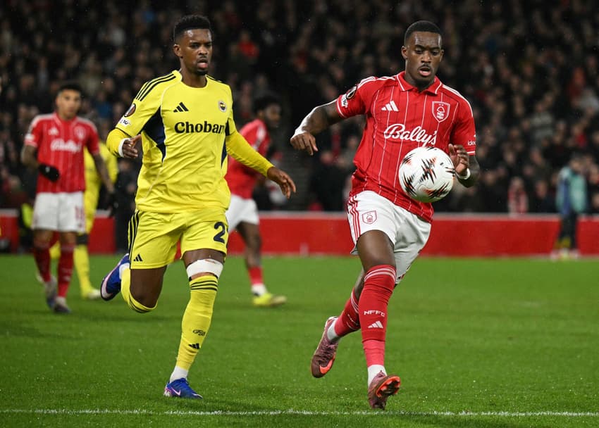 O Nottingham Forest eliminou o Fenerbahçe na fase de playoffs da Europa League (Foto: Oli SCARFF / AFP)