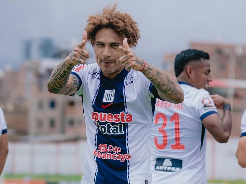 Paolo Guerrero em ação pelo Alianza Lima (Foto: Divulgação)