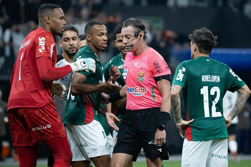 Raphael Claus em Corinthians x Palmeiras (Foto: Léo Barrilari/GazetaPress)