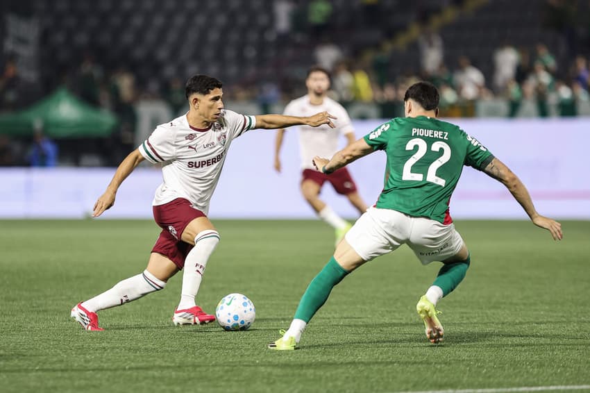 Savarino em ação no duelo entre Palmeiras e Fluminense pelo Brasileirão 2026 (FOTO: LUCAS MERÇON / FLUMINENSE F.C.)