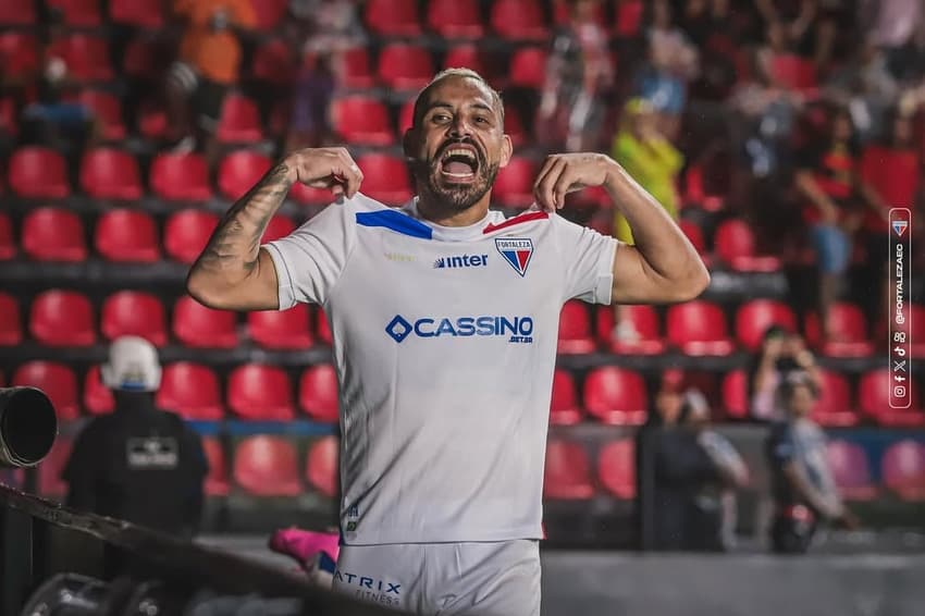 Moisés conquistou a Copa do Nordeste 2022 e os Campeonatos Cearense de 2022 e 2023 com o Fortaleza. (Foto: Reprodução/ Internet)