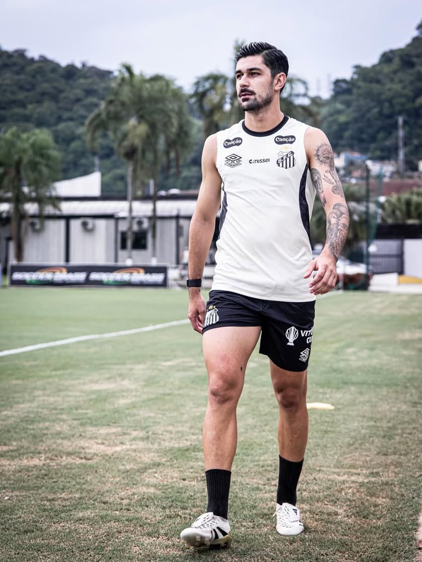 João Basso durante treino do Santos no CT Rei Pelé. (Foto: Raul Baretta/ Santos FC)