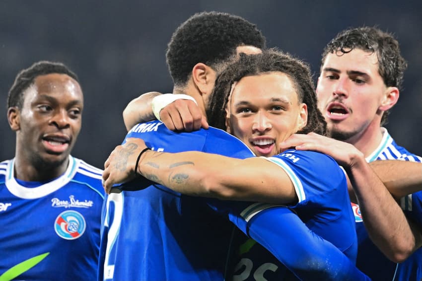 Pela Ligue 1, o Strasbourg venceu o Lyon por 3 a 1 (Foto: SEBASTIEN BOZON / AFP)