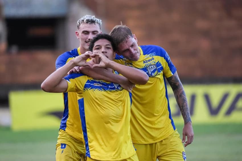 Partida entre Dourados e Bataguassu, pelo Campeonato Sul-Mato-Grossense (Foto: Marcelo Berton/@berton_shots_jpn)