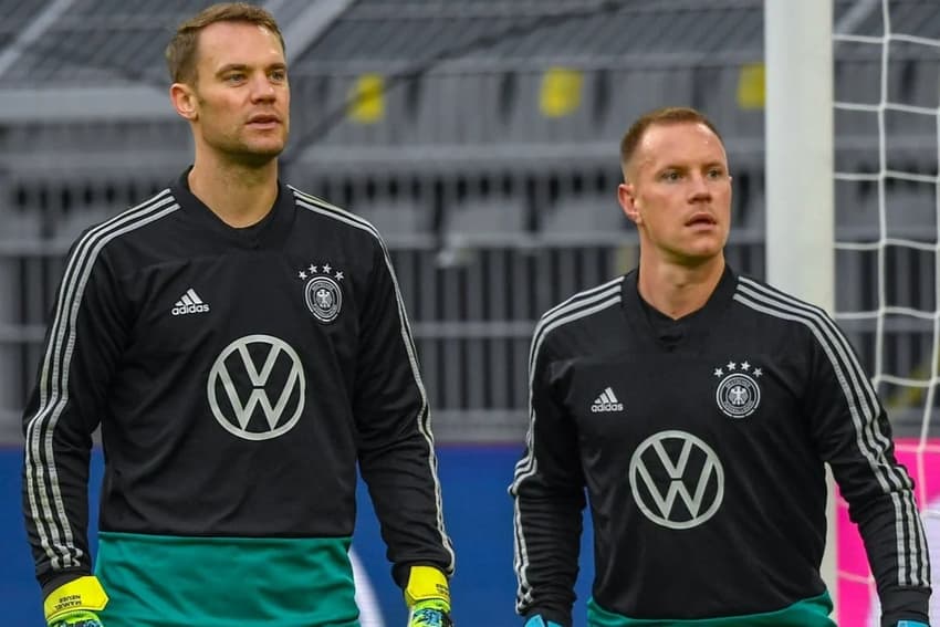 Ter Stegen e Neuer juntos em treino da seleção alemã (Foto: Ina Fassbender / AFP)