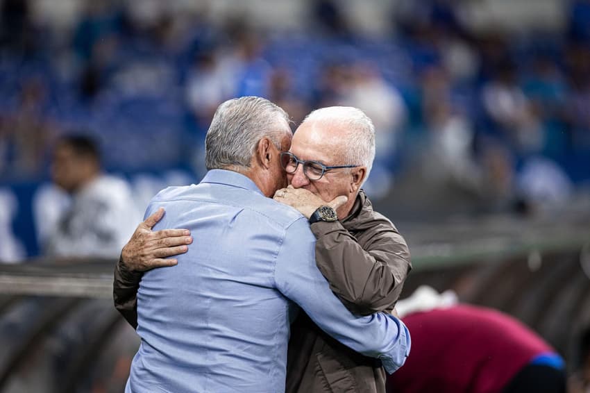 Tite e Dorival Junior na partida entre Cruzeiro x Corinthians na quarta rodada do Campeonato Brasileiro (Foto: LUCIANO BREW/Agencia Enquadrar/Gazeta Press)