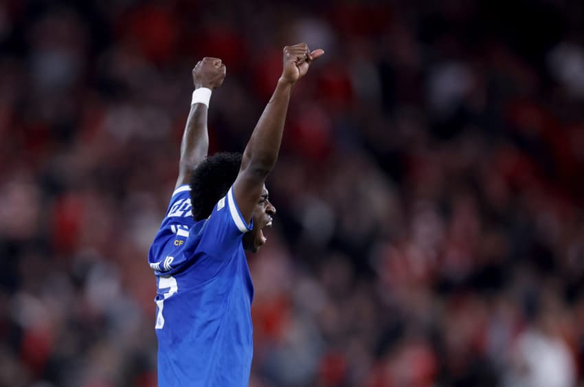 Vini Jr comemora gol marcado pelo Real Madrid sobre o Benfica, na Champions League