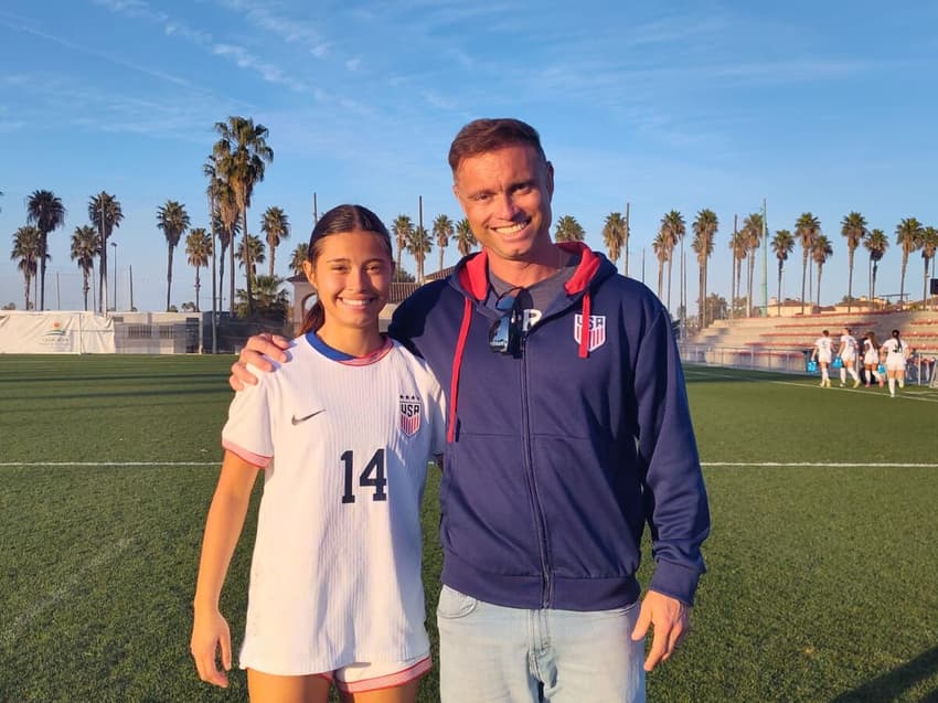 Lara e Léo, seu pai. (Foto:  Acervo pessoal)