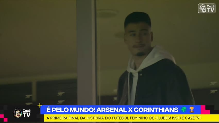 Gabriel Martinelli no Emirates Stadium acompanhando Corinthians e Arsenal no Mundial Feminino. (Foto: reprodução/Cazé TV via Dorso Ament, no X)