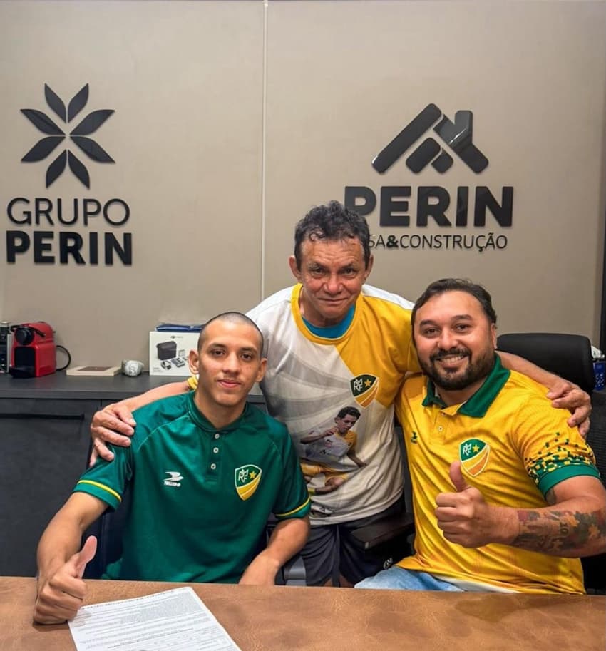 Germano assina contrato com Monte Roraima (Foto: Divulgação)