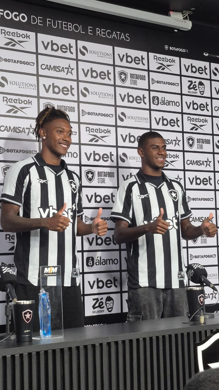 Ythallo e Wallace Davi foram apresentados pelo Botafogo (Foto: Leonardo Bessa/Lance!)