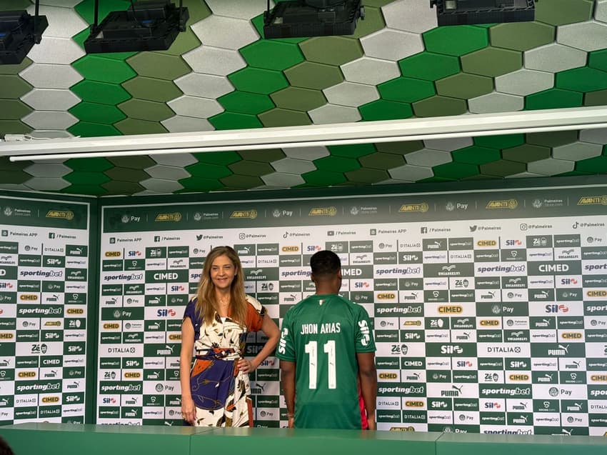 Jhon Arias em apresentação no Palmeiras (Foto: Vitor Palhares/Lance!)