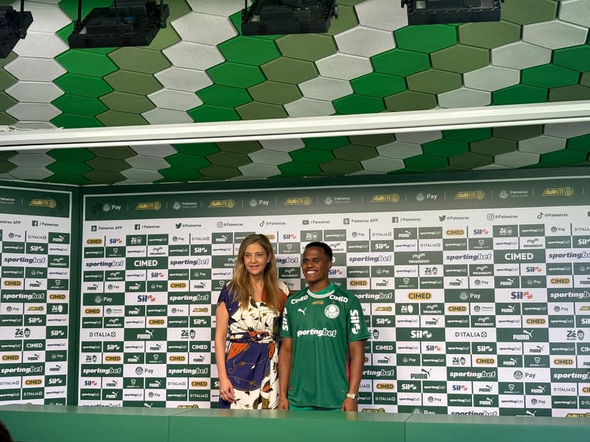 Jhon Arias em apresentação no Palmeiras (Foto: Vitor Palhares/Lance!)