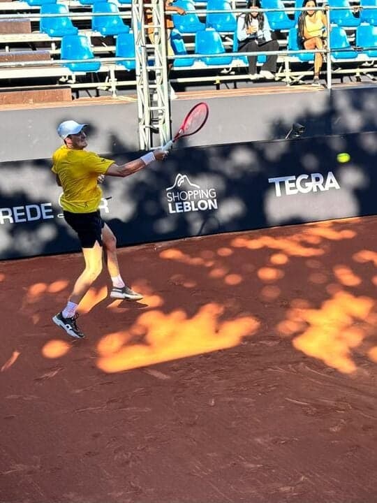 João Fonseca no primeiro treino com bola no Rio Open (Foto: Gustavo Loio/Lance!)