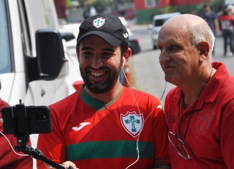 Luiz Nascimento (esquerda) em um jogo da Portuguesa (Foto: Vinicius Cesar Piazza)