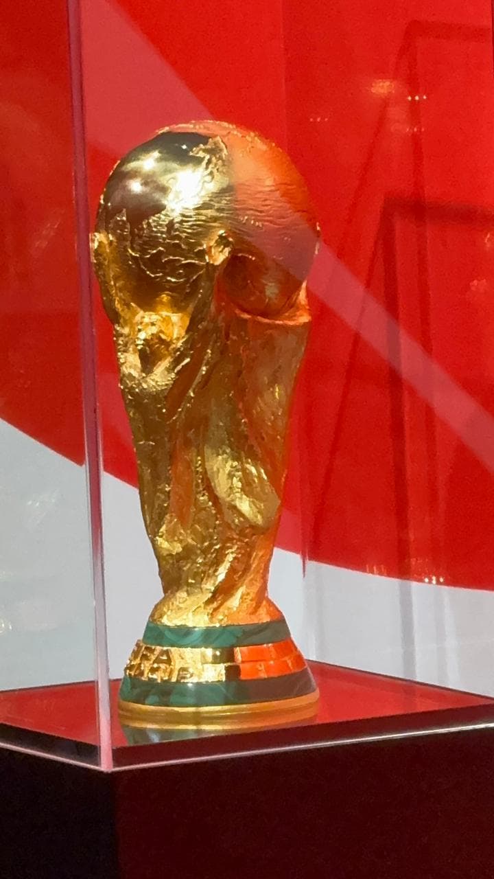 Tour da taça da Copa do Mundo (crédito Giselly Corrêa. Lance!)