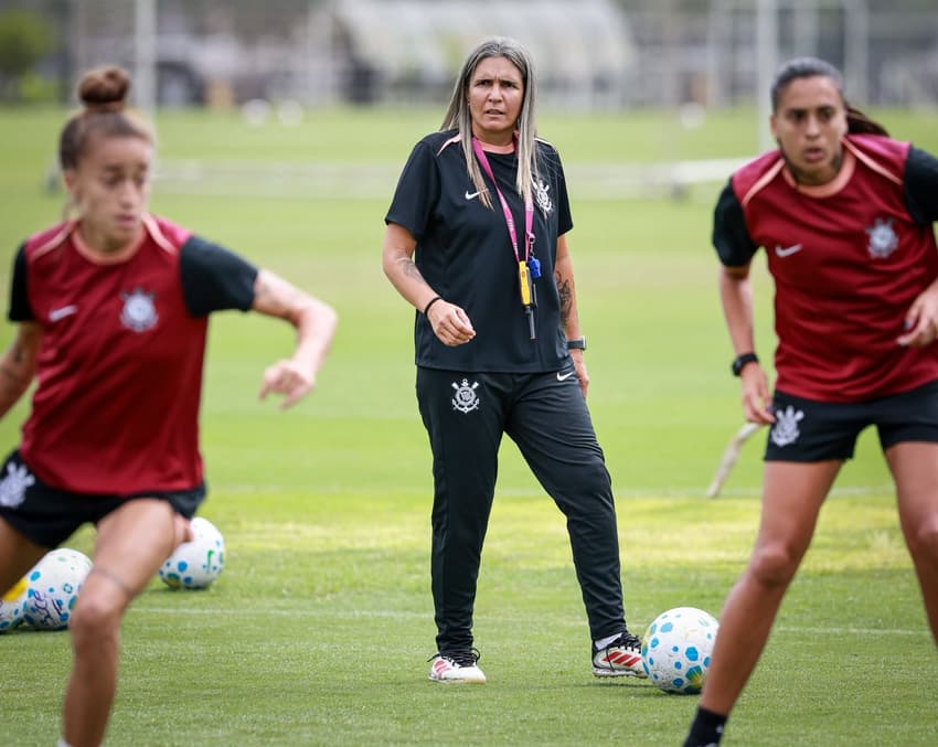 Emily Lima comanda primeiro treino à frente do Corinthians nesta quarta-feira (25). (Foto: Rodrigo Gazzanel/Agência Corinthians)