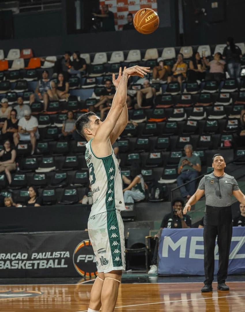 Andrezão, pivô do Bauru, foi convocado para a Seleção Brasileira pela primeira vez (Foto: Reprodução / Instagram)