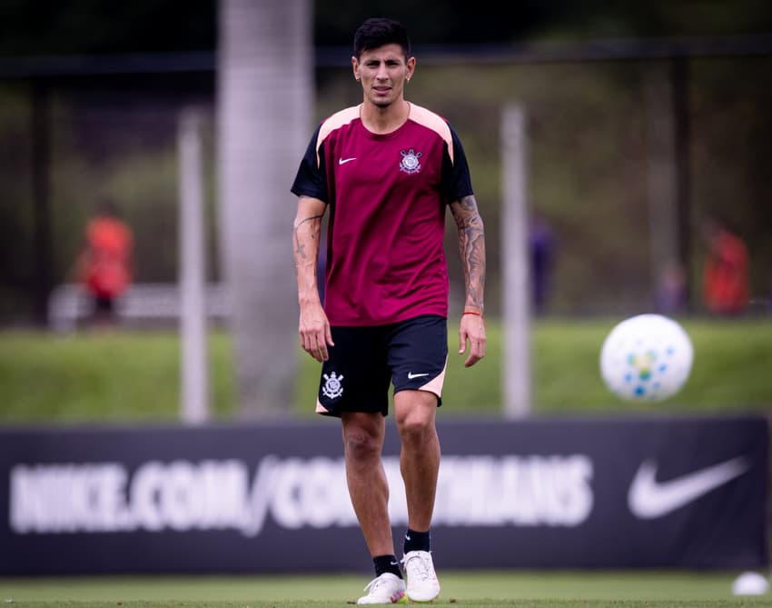 Fabrizio Angileri voltou aos treinos no Corinthians (Foto: Rodrigo Coca/Agência Corinthians)