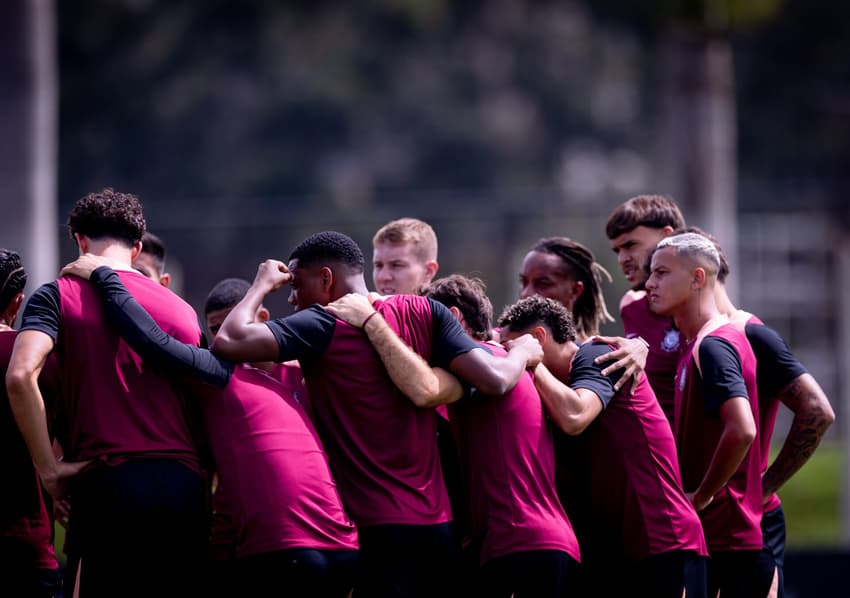 Corinthians trabalhou na manhã desta quarta-feira (24) no CT Joaquim Grava (Foto: Rodrigo Coca/Agência Corinthians)