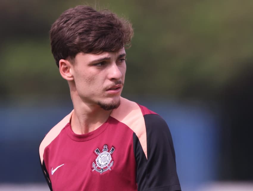 Breno Bidon pode aparecer entre os titulares (Foto: José Manoel Idalgo/Agência Corinthians)