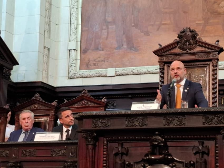 Rodrigo Caetano recebeu a Medalha Tiradentes por indicação do deputado Fred Pacheco