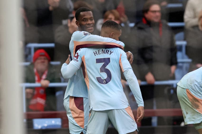 O Brentford venceu o Aston Villa pela Premier League (Foto: Darren Staples / AFP)