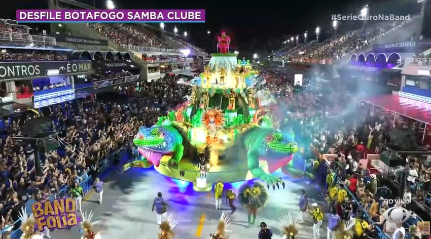 Botafogo Samba Clube desfila na Série Ouro, enquanto escolas ligadas às torcidas de Flamengo e Vasco se apresentam na Intendente Magalhães