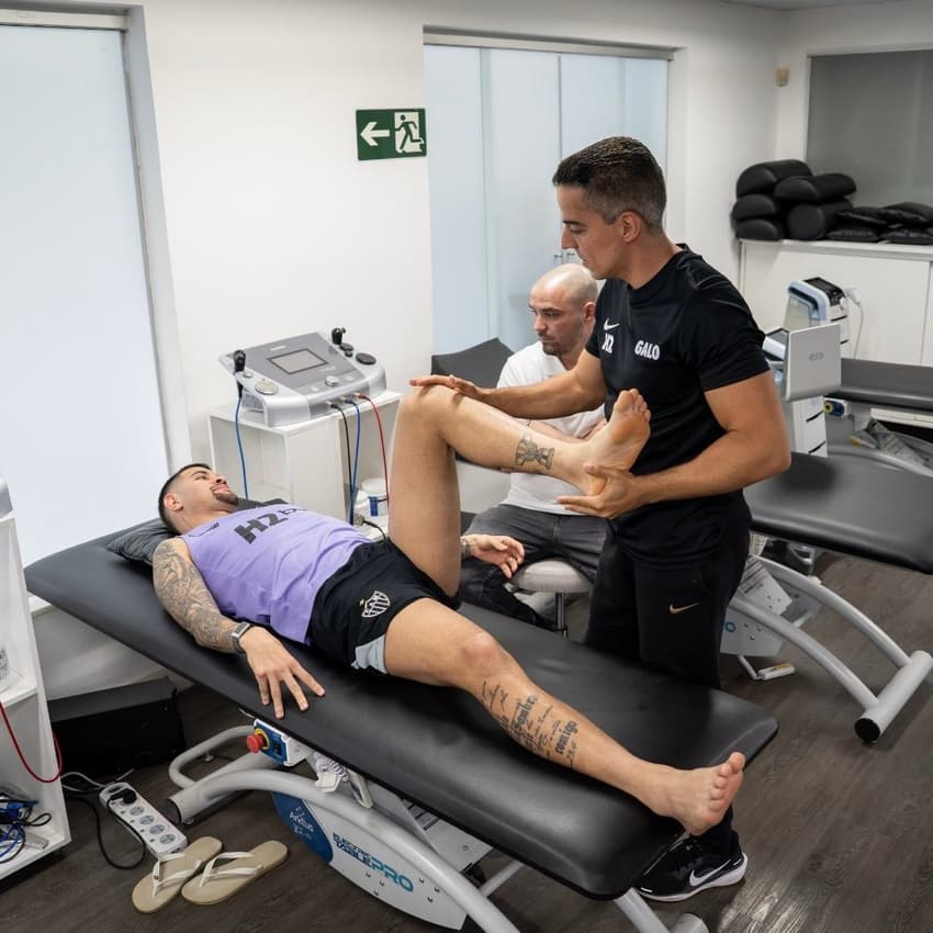 Bruno Guimarães está na Cidade do Galo para tratar lesão muscular