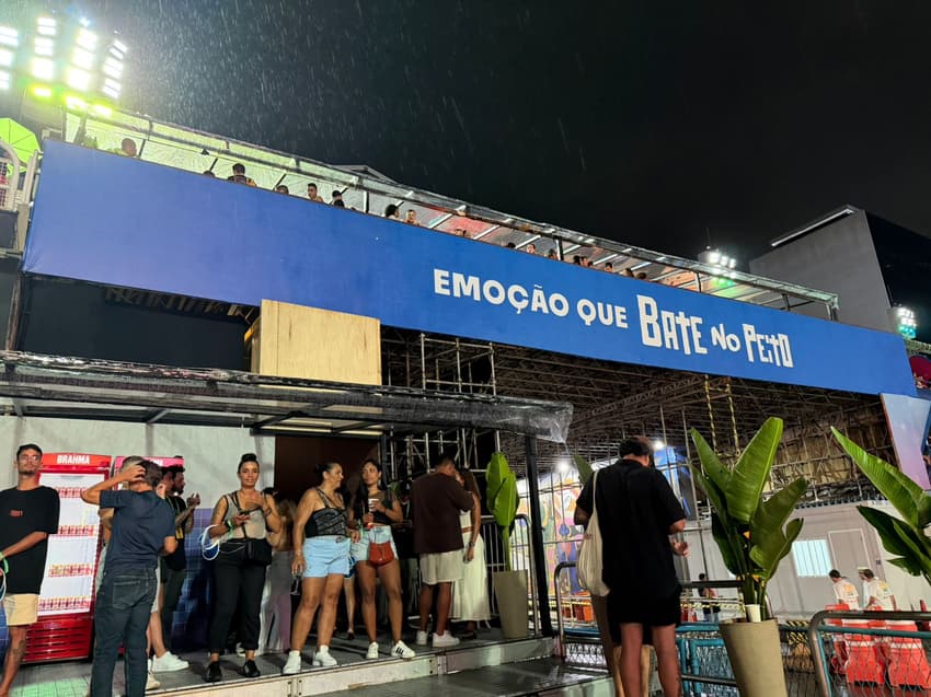 Primeiro andar do camarote, com acesso à pista da Sapucaí (Foto: Reprodução)