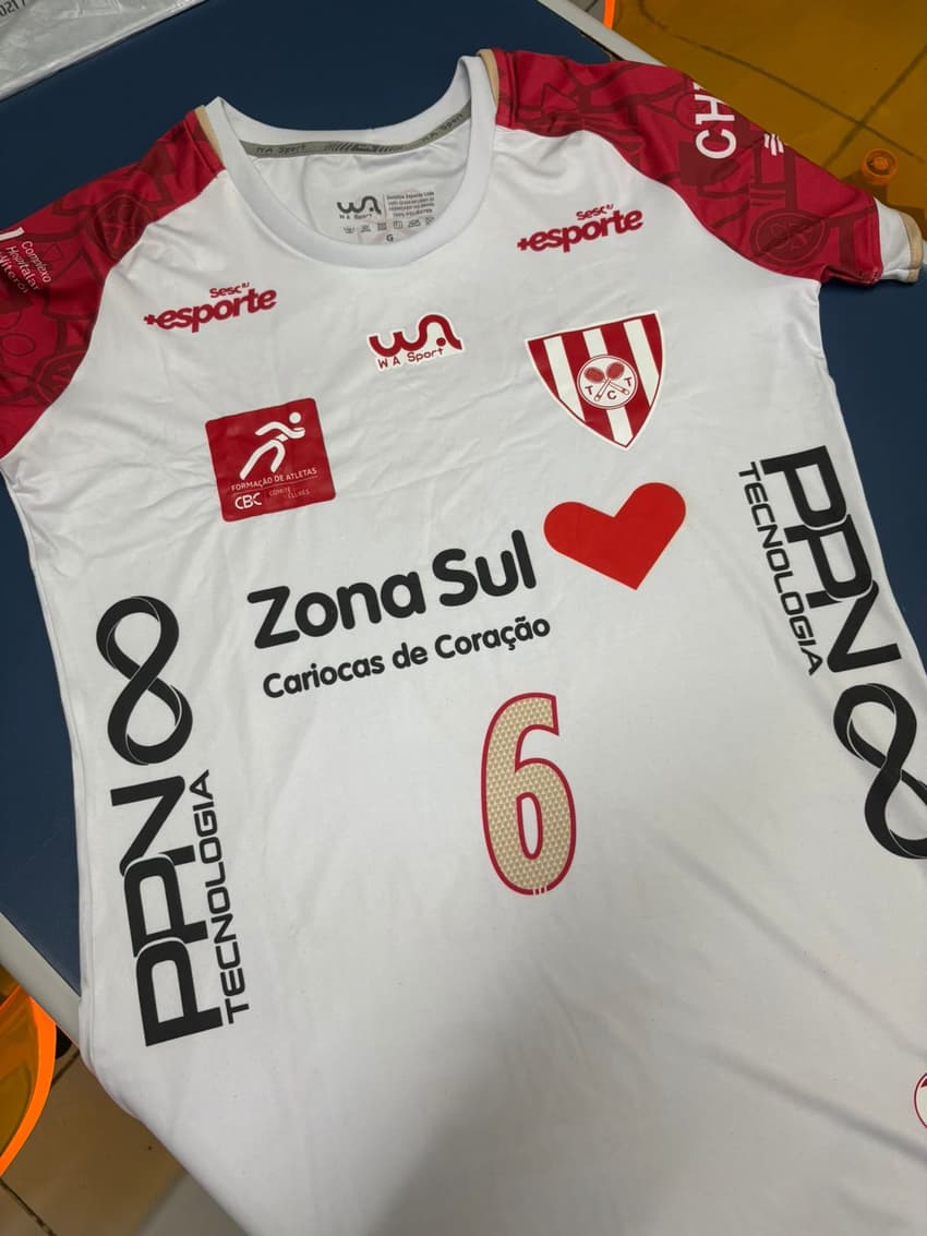 Thaísa Daher recebe homenagem do Tijuca, clube que a revelou (Foto: Marketing TTC)