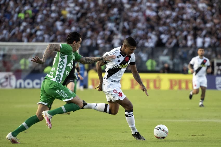 Jogos de hoje: Raniel, do Vasco, durante a partida contra a Chapecoense, válida pela 22ª rodada da Série B, em São Januário (Foto: Delmiro Junior/Gazeta Press)