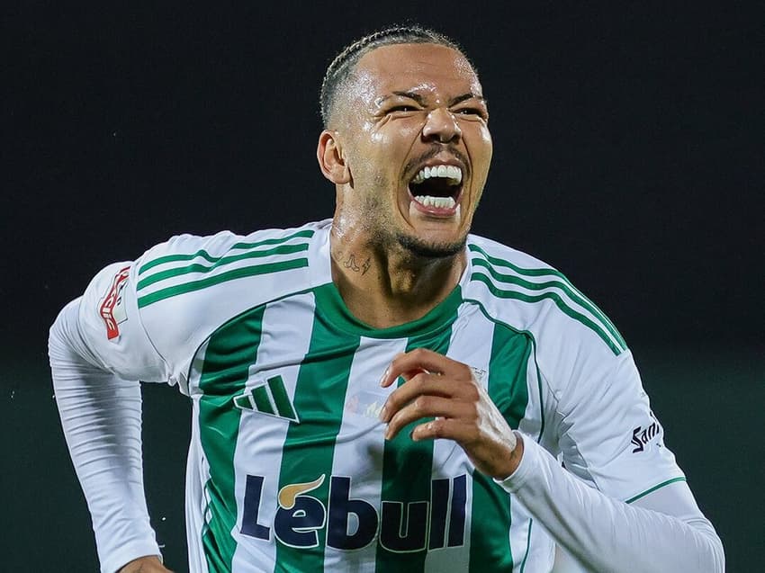 Vasco: Clayton celebra gol pelo Rio Ave durante a temporada 2025/26 (Foto: Divulgação/Rio Ave)