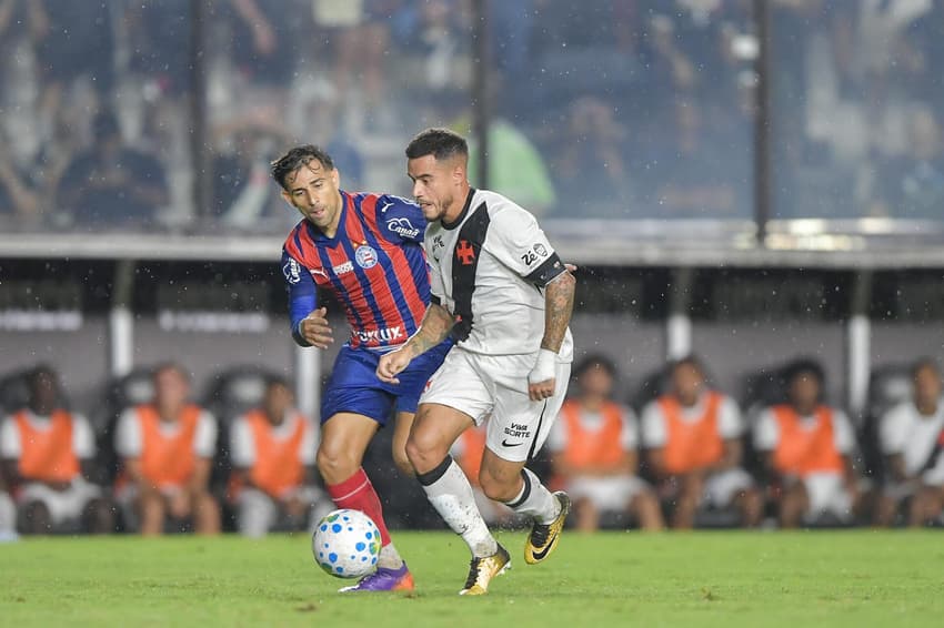 Coutinho em ação no jogo do Vasco contra o Bahia em São Januário pelo Brasileirão