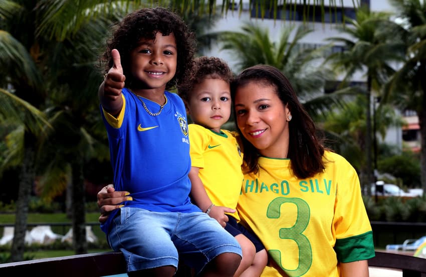 Família de Thiago Silva, no Rio de Janeiro, durante a Copa das Confederações de 2013 (Ari Ferreira/Lancepress!)