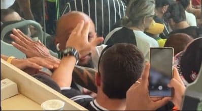 Felipe Melo nas tribunas de imprensa do Mané Garrincha, em Brasília. (Foto: Divulgação/ Lance!)
