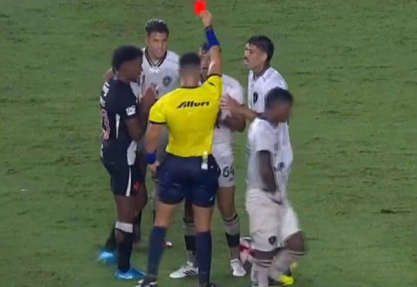 Marquinhos foi expulso em Vasco x Botafogo (Foto: Reprodução)