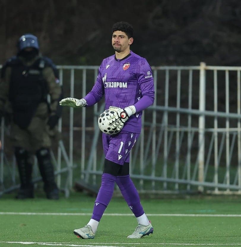 Matheus Magalhães, do Estrela Vermelha, entrou na mira do Botafogo (Foto: Divulgação/Estrela Vermelha)