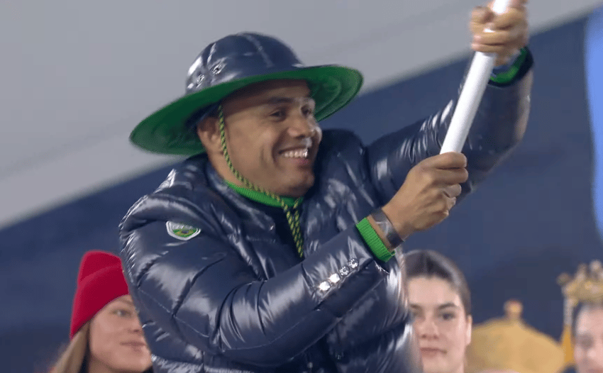 Edson Bindilatti, o porta-bandeira do Brasil na cerimônia de encerramento das Olimpíadas de Inverno (Foto: Reprodução/CazéTV)
