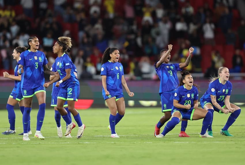 Jogadoras da Seleção Brasileira comemoram durante os pênaltis da partida entre Brasil e Colômbia, válida pela final da Copa América de 2025 (Foto: Lívia Villas Boas/CBF)