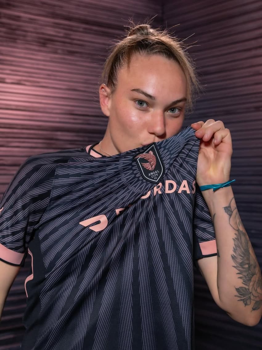 Maiara Niehues no Angel City. 