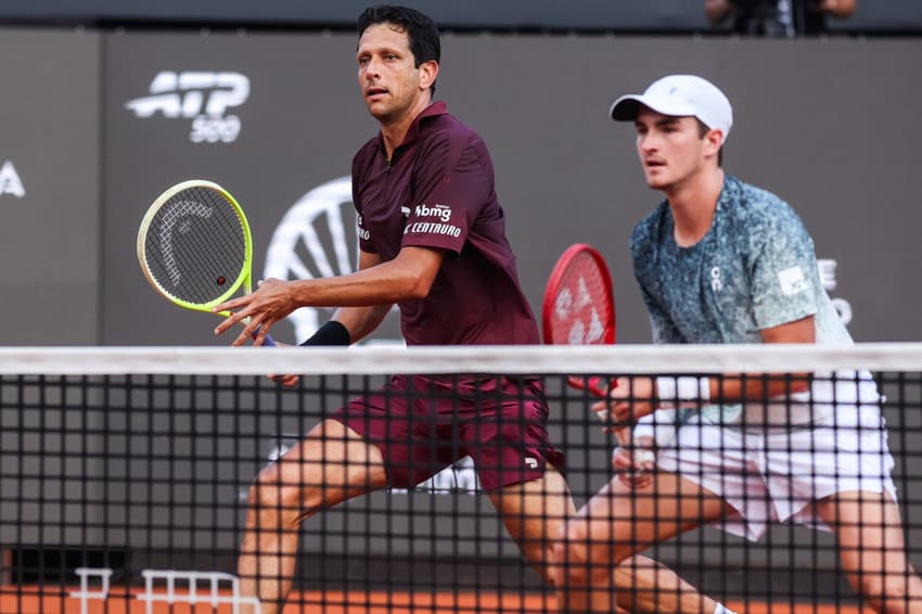 Marcelo Melo e João Fonseca no Rio Open (Foto: Fotojump)