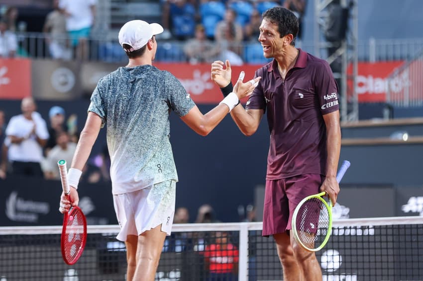 Marcelo Melo e João Fonseca no Rio Open (Foto: Fotojump)