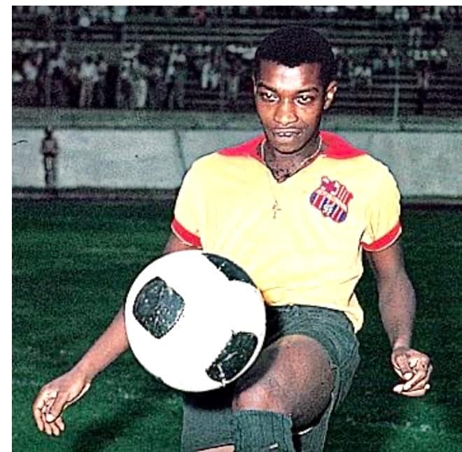 Moacir em ação pelo Barcelona, em 1966