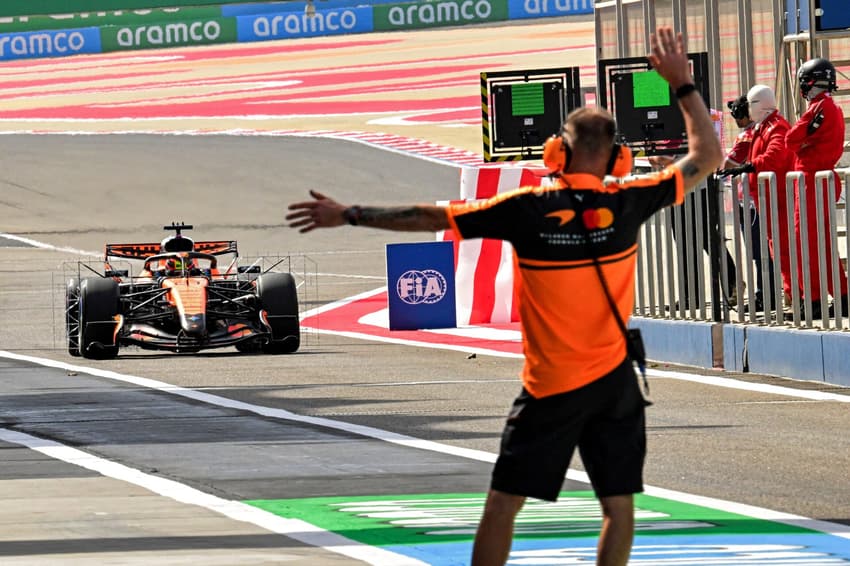 Oscar Piastri no primeiro dia de treinos na F1 2026 (Foto: Giuseppe CACACE / AFP)