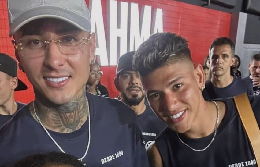 Pulgar e Carrascal no Nosso Camarote, na Sapucaí (Foto: Reprodução)