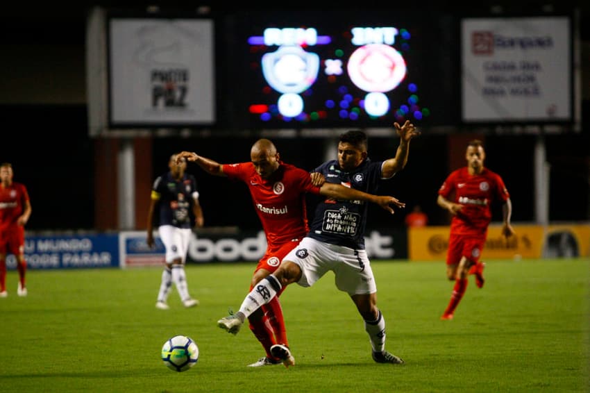 Internacional e Remo em duelo pela Copa do Brasil de 2018 (Foto: Thiago Gomes/AGIF/Gazeta Press)