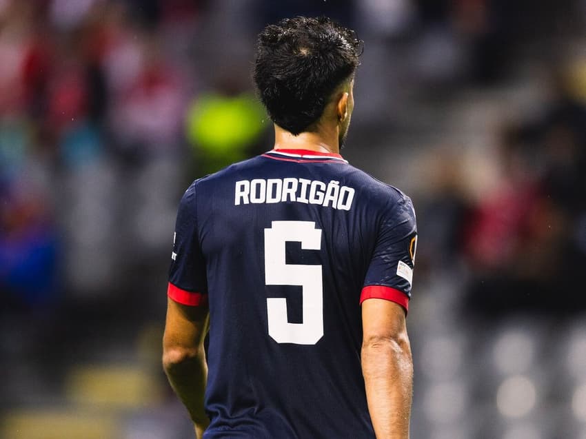 Rodrigão em ação pelo Estrela Vermelha (Foto: Arquivo Pessoal)